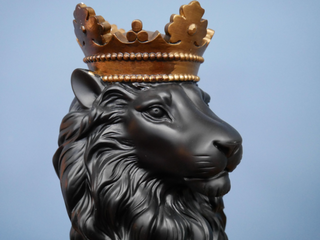 Sitting Lion with Gold Crown Ornament