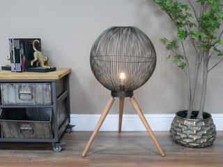 Retro Tripod LED Table Lamp