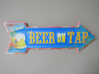 Vintage Style Metal 'Beer on Tap' Arrow Shaped Plaque Wall Art Picture Sign
